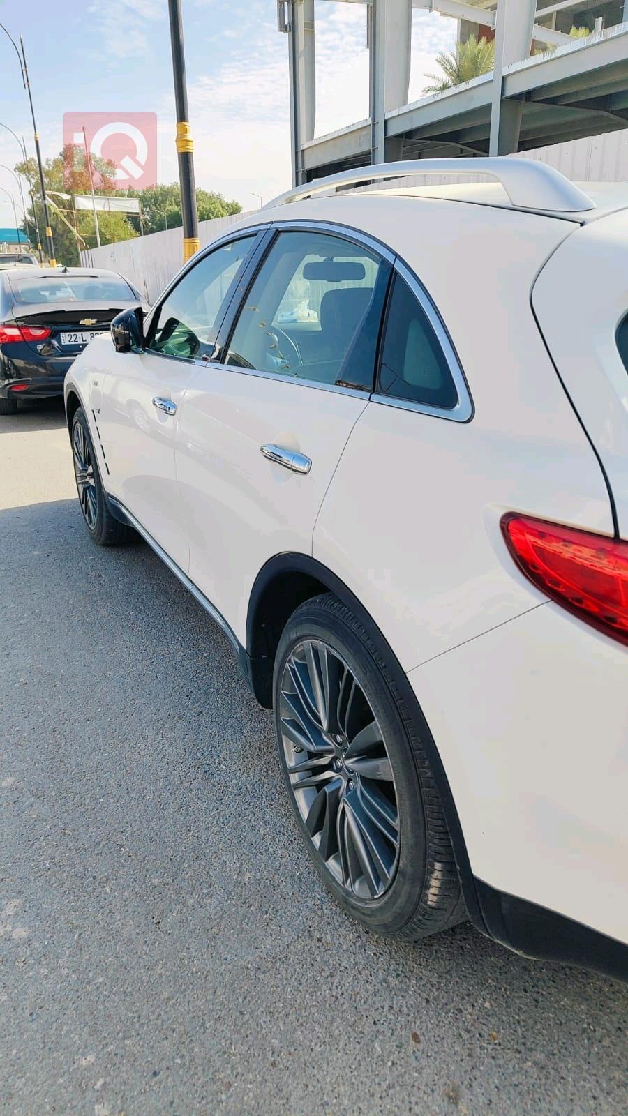 إنفينيتي QX70